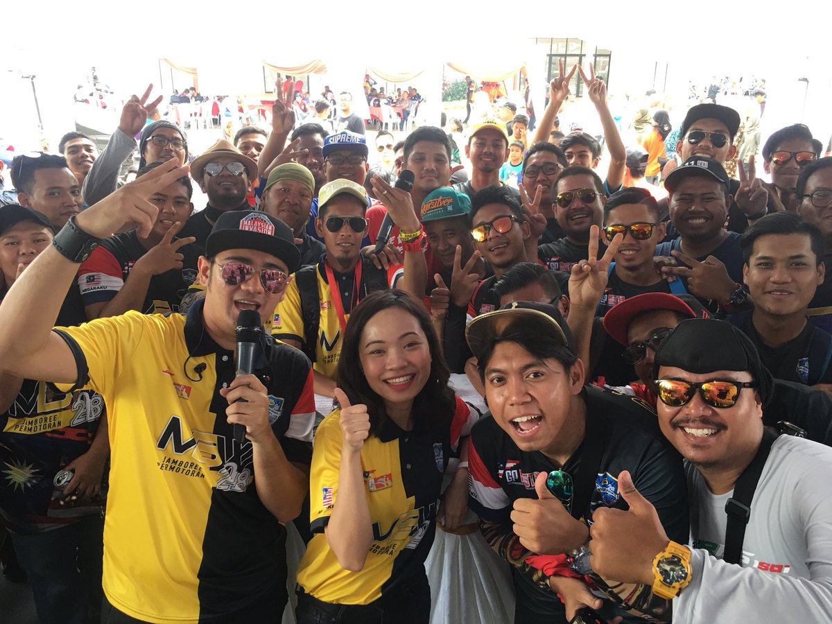hotfm976's tweet photo. Tq korang yang lepak dengan @Fizie_hotfm dan @zetty_hotfm dekat siaran luar Hot FM di Malaysia Bike Week 2018 
#mbw2018 https://t.co/Ecqp0zJCg0