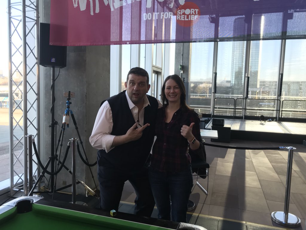 BBCRnG's tweet photo. 🎱@DerekPluto agus Donna Bowman #PoolathonPluto #sportrelief https://t.co/fTzX44Kol5