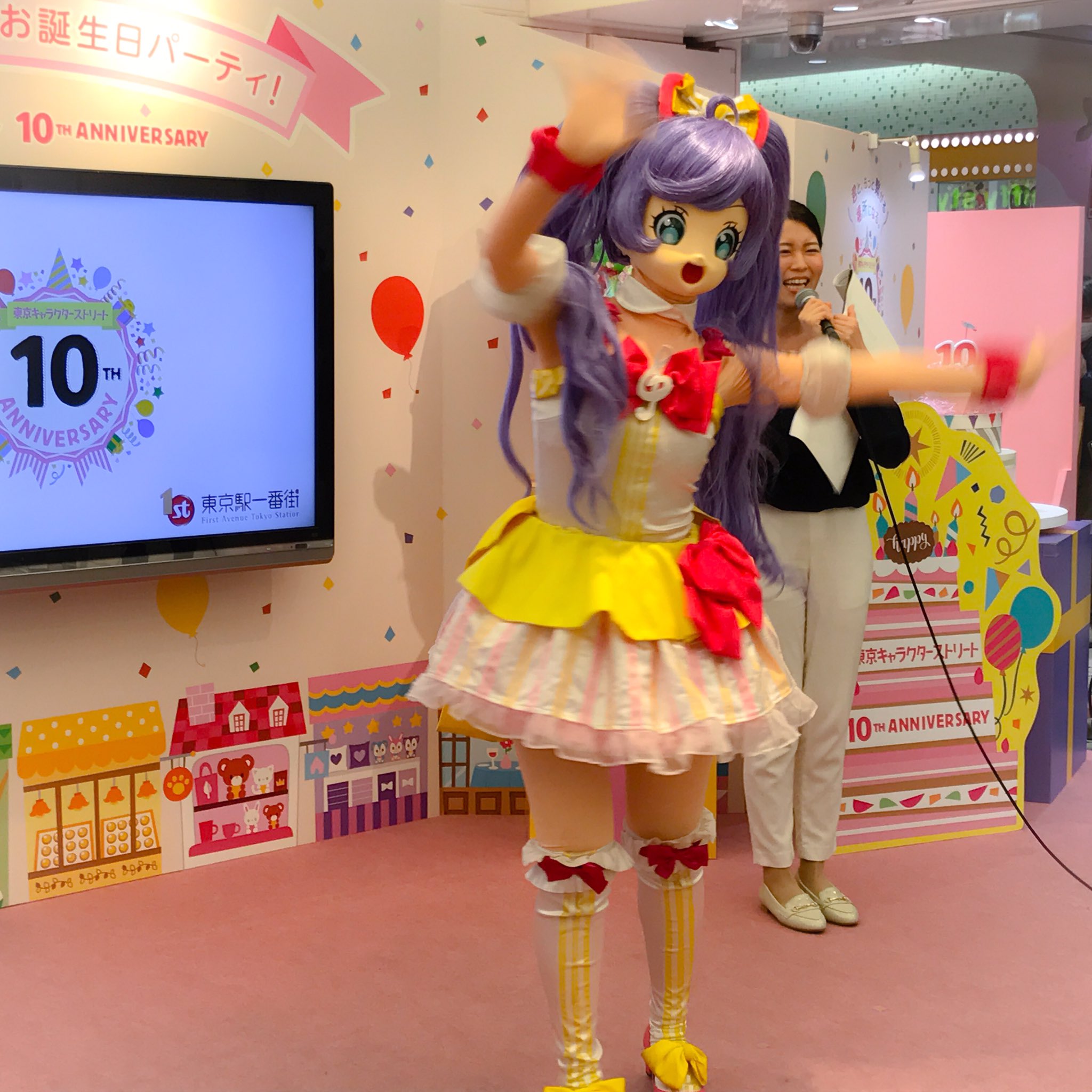 公式 東京キャラクターストリート 君と もっと繋がるお誕生日パーティ キャラクター大集合 プリズムストーン プリパラ ショップから遊びにきた らぁらもキャラクターストリート10周年をお祝いしてくれました 東京キャラクターストリート