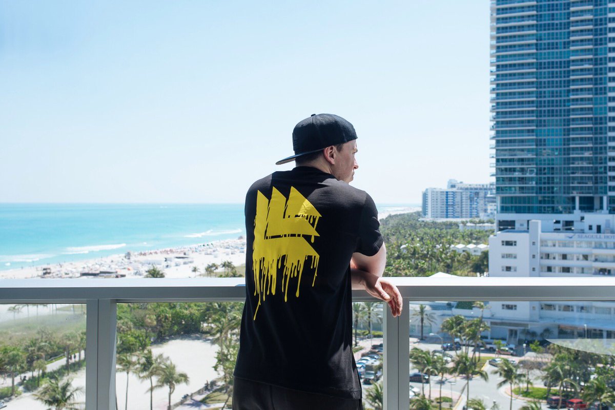 Politibetjent Colonial Smidighed Roch Design on Twitter: "Proud to release our @revealedrec t-shirt last  night, that @hardwell and I designed for his @ultra set in Miami!  #revealedrecordings #hardwell #ultra #rdmerchandise #rochdesign #miami  https://t.co/rHgxCxXKHh" / Twitter