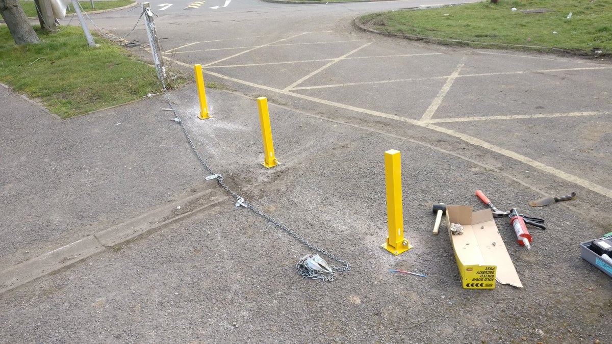 oldparks's tweet photo. A big thank you to @networkrail for spending their community engagement day helping improve our pavilion &amp; grounds. #Oakfield #WessexTeam https://t.co/AJ49ZjVISd