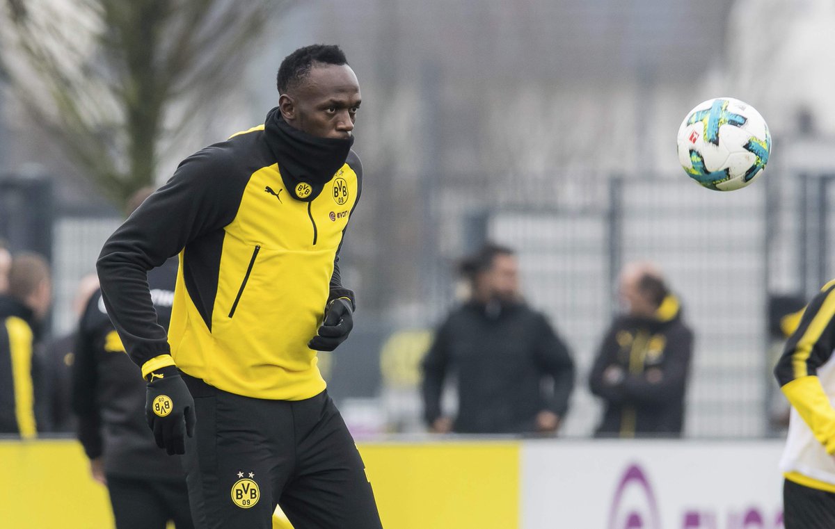 KhelNow's tweet photo. Record Olympic gold medalist @usainbolt trained with @BVB and scored a flicking header in the session.
The 31-year-old former sprinter is a die-hard @ManUtd fan and is set to play a charity match at Old Trafford in June this year.
#UsainBolt #BVBolt https://t.co/WuVtHF29Jr