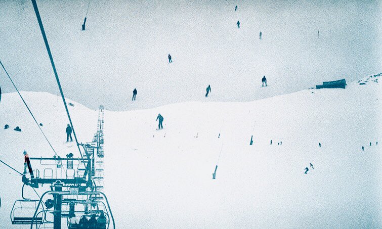 laboliespat's tweet photo. El ruido de los esquís deslizándose por la nieve...ese ruido.
#sigomentalmenteaqui 
#myparadise #themountain 
#ilovesthesnow
#analogicomolamas #35mm #35mmfilm #filmisnotdead #ibeliveinfilm #filmcommunity #analogproject #35mmsyndrome
#patriciabolinches #smena #analog https://t.co/DSRZer4m7D