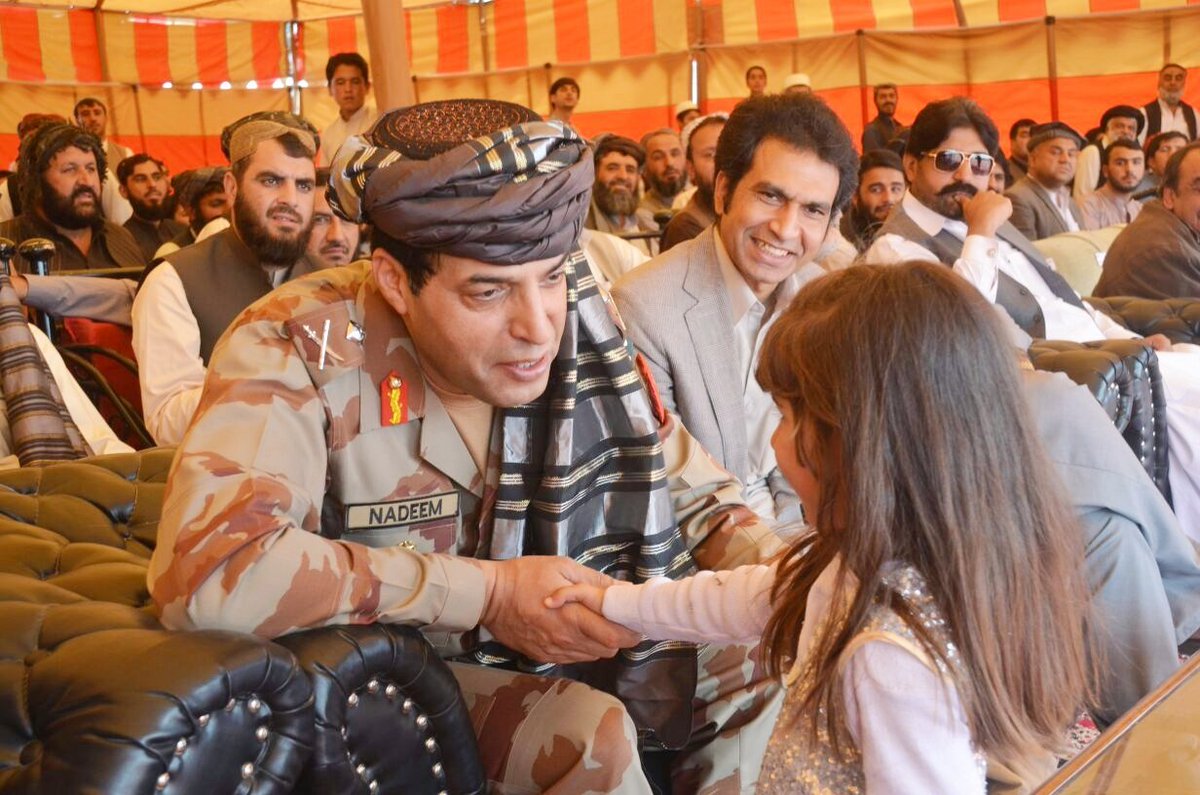 VofBalochistan's tweet photo. Daughter of Balochistan becomes an epitome of purity and affection as IGFC during celebrations of #PakistanDay in #Chaman kisses her forehead. 
This fatherly gesture is highly esteemed. https://t.co/FeAyaA5trW