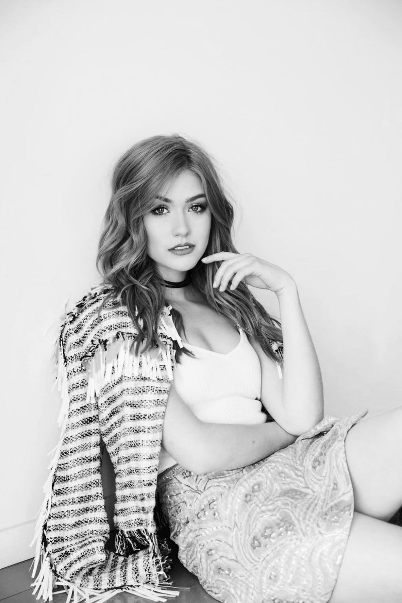 ˚ 　  　　 ˚ * 　　 ✦  　 . 
 ·  ✧　　.* 　 ⋆    ✫ 
        Bienvenida al rol.  　 　 ⋆         @fearlxssginger. 
 .. 　 　　  　　
　     　 ✺ *  +