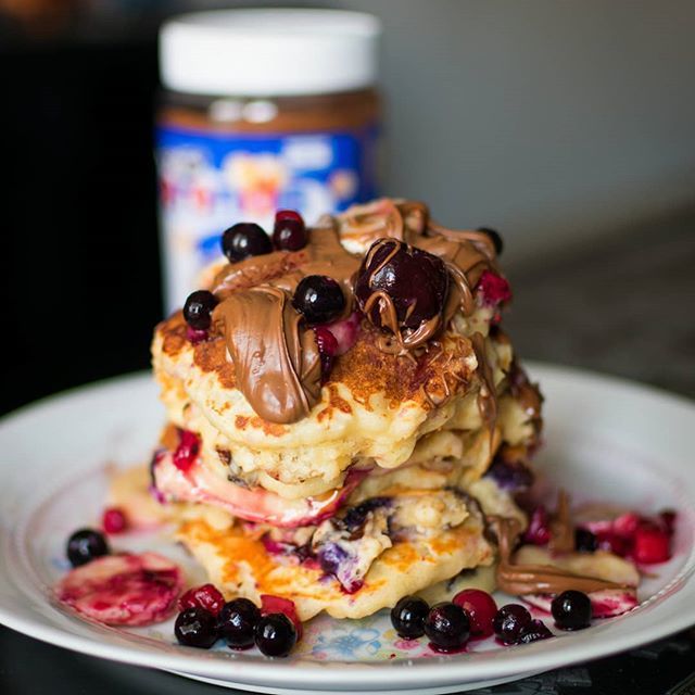 ThomaidisPavlos's tweet photo. Nothing beats a healthy #breafast made of #Pancakes with #blackberries, #blueberries, #strawberries, #raspberries and #bananas...#merenda lurking in the background is just passing by... #pancakeart #pancakeday #pancake #pancakeaddict #pancakestack #panca… https://t.co/93qCKQQBmA https://t.co/Ml3ng1M2IE