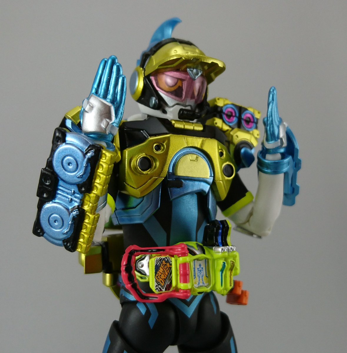 うらわざ 活動中 術式レベル3 フィギュアーツ改造 仮面ライダーブレイブ ビートクエストゲーマー レベル3 完成しました 複眼 液晶 ガシャットラベルはフォロワーさんに提供していただいたものを使用しています ニチアサフィギュア改造部 造って