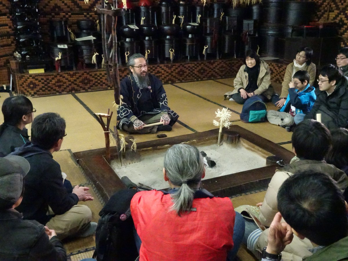 4年間続いた「オルｼペ アヌ ロー！」は今回で最終回だったことから、特別に「ウウェネウサラン ロー！（私たちが語り合いましょう！）」と名称を変えました。お客様を語り手としてお迎えし、サコﾛペ（英雄叙事詩=道東方言＝）「イパカリﾌﾟ チロンヌﾌﾟ（キツネの妖怪）」を披露して頂きました。