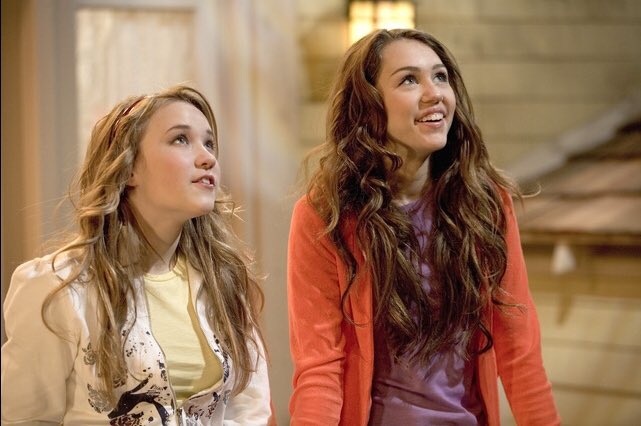 PopCrave's tweet photo. 12 years ago today, the first ever episode of the iconic TV Show, 'Hannah Montana,' aired on Disney Channel. The show was childhood-defining for many and also spawned three #1 albums in the US.

#12YearsOfHannahMontana https://t.co/H6xY07vtM3
