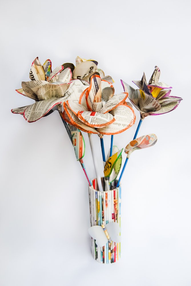 paperrocksza's tweet image. Saturdays are for being crafty. Get out some paper and try your hand at these newspaper roses. Visit the PRASA website to learn how to make it and what tools you need. recyclepaper.co.za/newspaper-flow… #ThePaperStory #PaperCrafts #PaperCreative