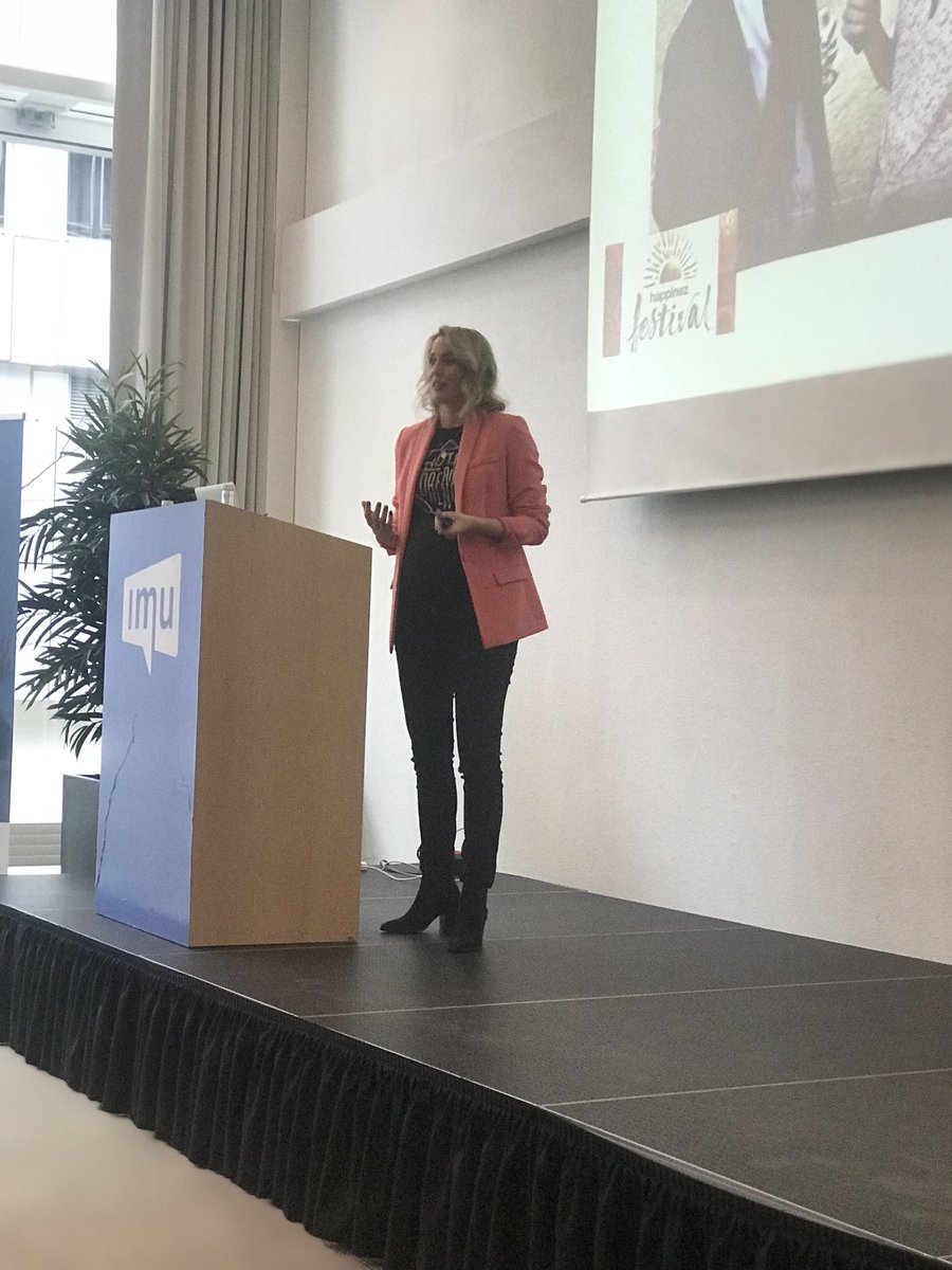 Dag 1 op het #imuevent met succesvolle vlogger @SannyVer was top! Op naar dag 2 :) #vloggen #inspiratie #ondernemen #marketing