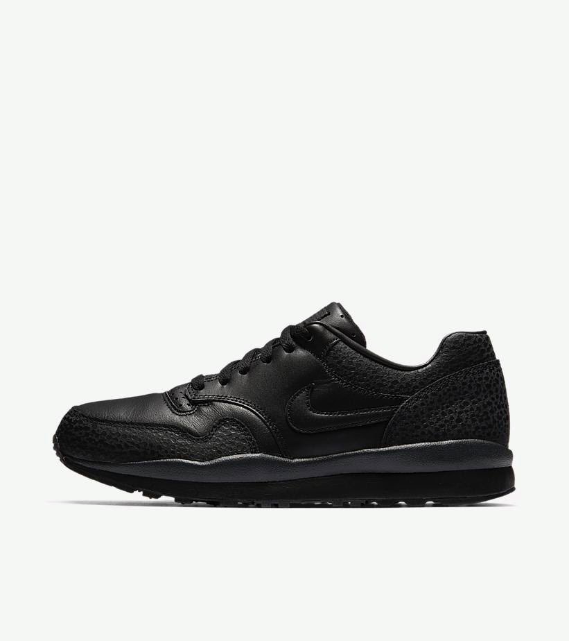 the_DopeFactory's tweet photo. Releasing today: Air Safari in orange & anthracite black, online here: https://t.co/Dwnnc6RA7B
#dope #dopefactory #release #nike #nikesafari #sneakers #sneakerhead #sneakerfreaker https://t.co/8baV5Ia9Tp
