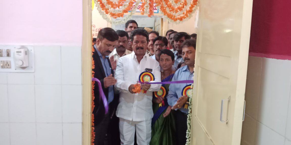 INCclk's tweet photo. ಚಳ್ಳಕೆರೆ ನಗರದ ಸಾರ್ವಜನಿಕ ಆಸ್ಪತ್ರೆಯಲ್ಲಿ ಶನಿವಾರ ವಿಶ್ವ ಕ್ಷಯರೋಗ ದಿನಾಚರಣೆಯನ್ನು ಶಾಸಕರಾದ ಟಿ.ರಘುಮೂರ್ತಿ ಸರ್ ಉದ್ಘಾಟಿಸಿದರು. ಈ ಸಂದರ್ಭದಲ್ಲಿ ಕ್ಷಯರೋಗ ಬಗ್ಗೆ ಬೈಕ್ ರ್ಯಲಿ, ಜಾಗೃತಿ ಜಾಥ ಚಾಲನೆ ನಡೆಸಲಾಯಿತು. https://t.co/6UYYF6NP0Q