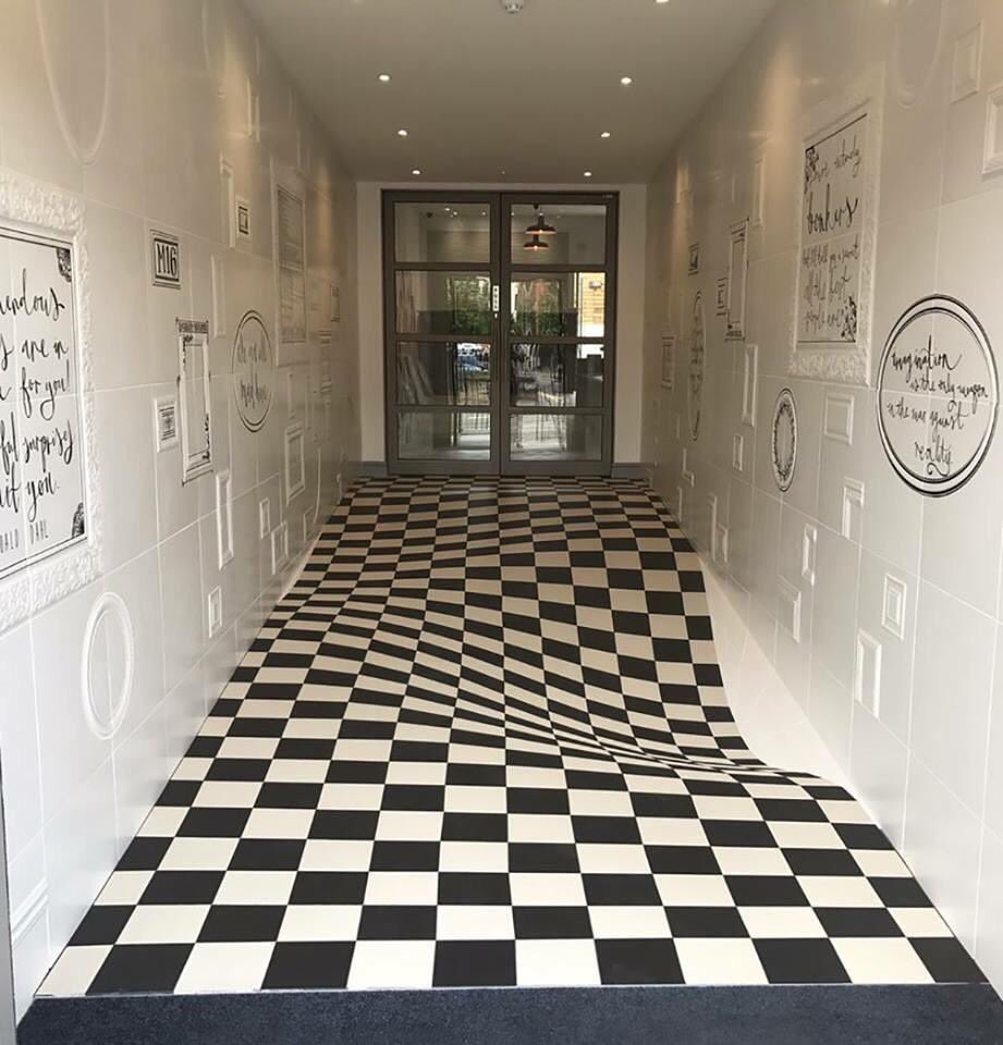 robertoglezcano's tweet photo. Perfectly flat floor, designed to stop people from running in the hallway. https://t.co/odaMhAEvkw