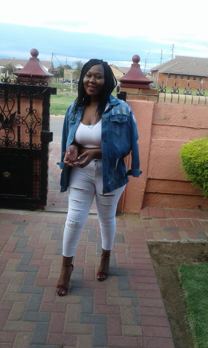 zamankwali_6517's tweet photo. @EdgarsFashion @KaraboMaseko_ #DoDenim  The later the better 😊😊😊 This is how I rock my denim https://t.co/nS40FpcFQa