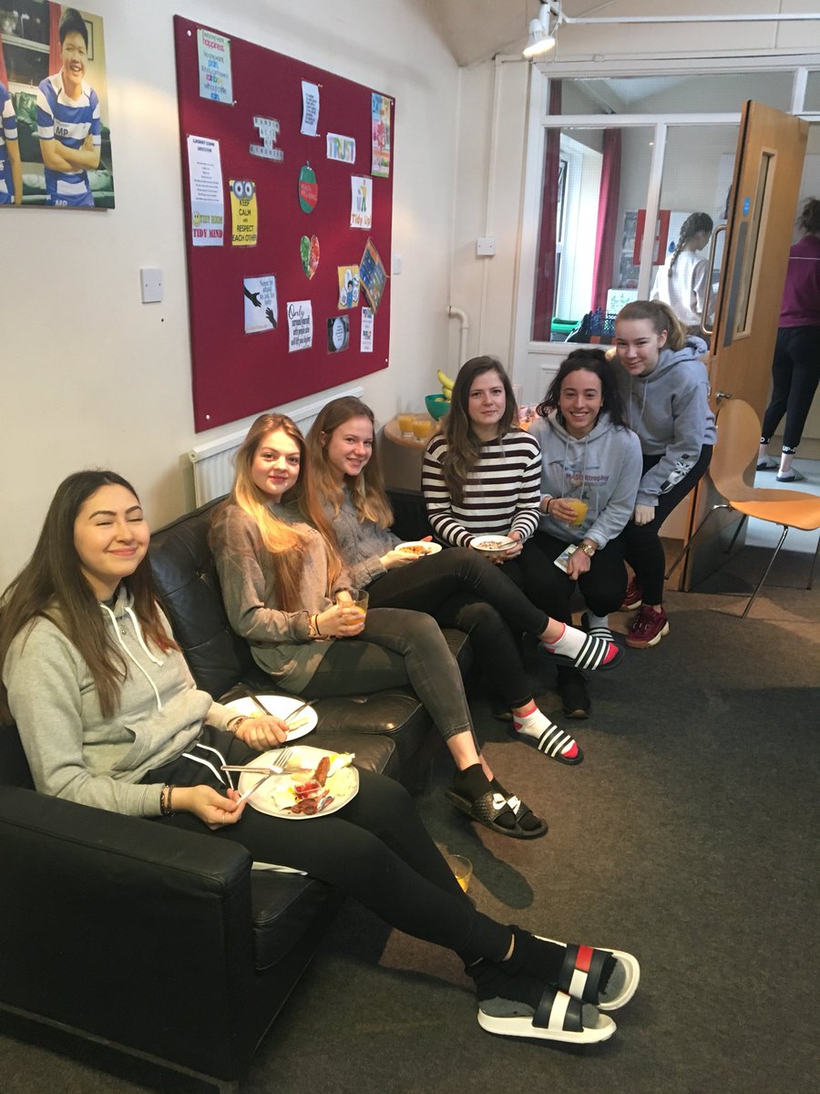 BromsElmshurst's tweet image. Successful first breakfast in the House. All boys and girls off to their #revisioncourse with full tummy’s! @BromsSchool @BromsCatering 💻📚🖋📝✔️