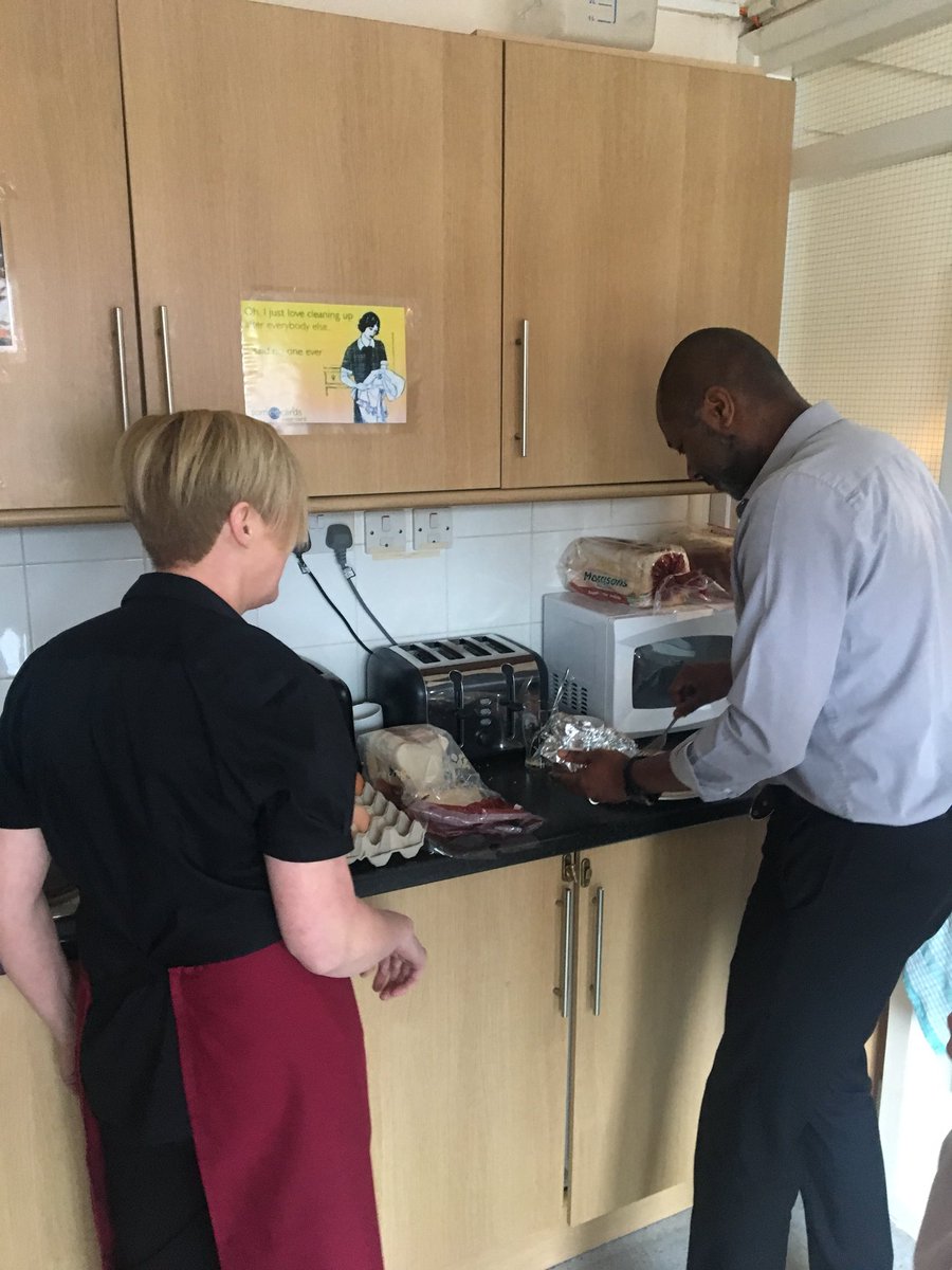 BromsElmshurst's tweet image. Successful first breakfast in the House. All boys and girls off to their #revisioncourse with full tummy’s! @BromsSchool @BromsCatering 💻📚🖋📝✔️