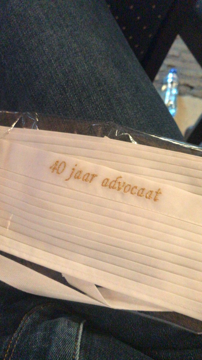 Gisteren een cadeautje van de Orde van Advocaten. Ik hoop mijn ervaring nog jaren te kunnen inzetten #advocatuur <a href="/mrtjvanveen/">Tjeerd van Veen</a> @