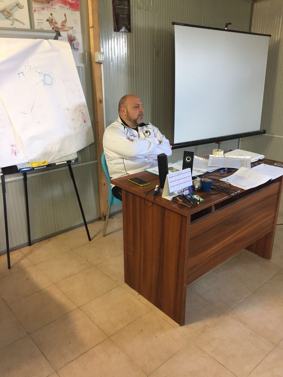 Edudog1's tweet image. Pronti, via! 🙌🏻 #Edudog
Inizia la due giorni con Simone Simonante e le sue lezioni per conoscere meglio i #rottweiler e #terrier da Presa di tipo Bull