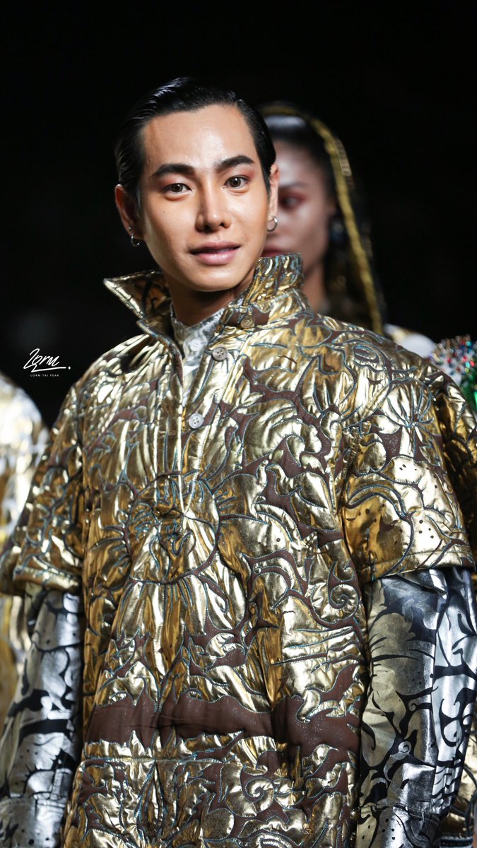 Lorm_Tai_Peak's tweet photo. องค์โมเดลลงเป็นที่เรียบร้อย พี่โชค ยูว์หล่อมาก 😍😍😍

#เป๊กผลิตโชค #palitgallery #TheMomentsOfLorm_Tai_Peak #BIFW2018 #NAGARA https://t.co/ef3l0Yh0dX
