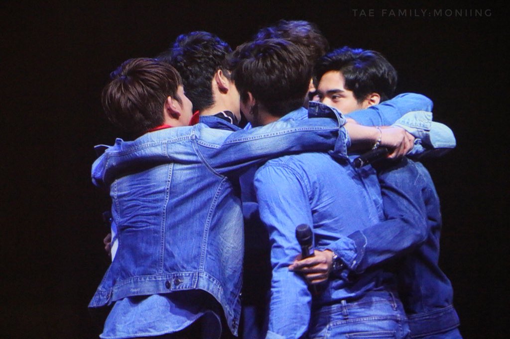 tae_family's tweet image. มิตรภาพดีๆระหว่างกัน สวยงามเสมอ💙❤️ #6MoonsAsiaTour #6moonsInJakarta 
#เต้ติสชีวิตโลเทค #อะไรอะไรก็ตี๋ 
#ก็อตอิทธิพัทธ์ #บาสเด็กอ้วนที่แท้จริง 
#พี่เตอร์สินกํา #ขุณขิมมอญ