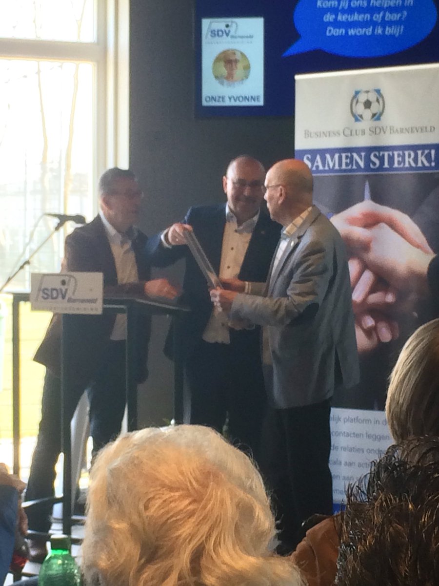 Voetbalvereniging SDVB van harte gefeliciteerd met de 64jr verjaardag en het prachtige cadeau: de opening nieuwe clubgebouw en kleedkamers. “Winnen doe je met z’n allen”