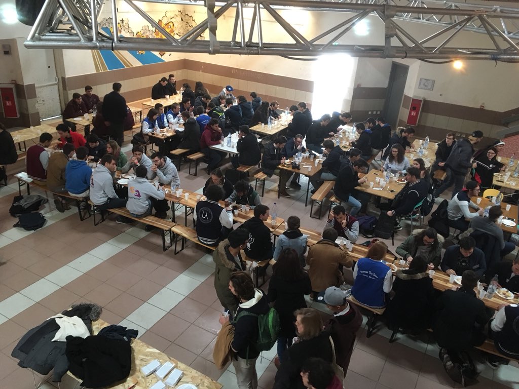 Après le repas, c’est le moment des pôles par asso ! C’est de là que vont naître tous les projets communs 😍