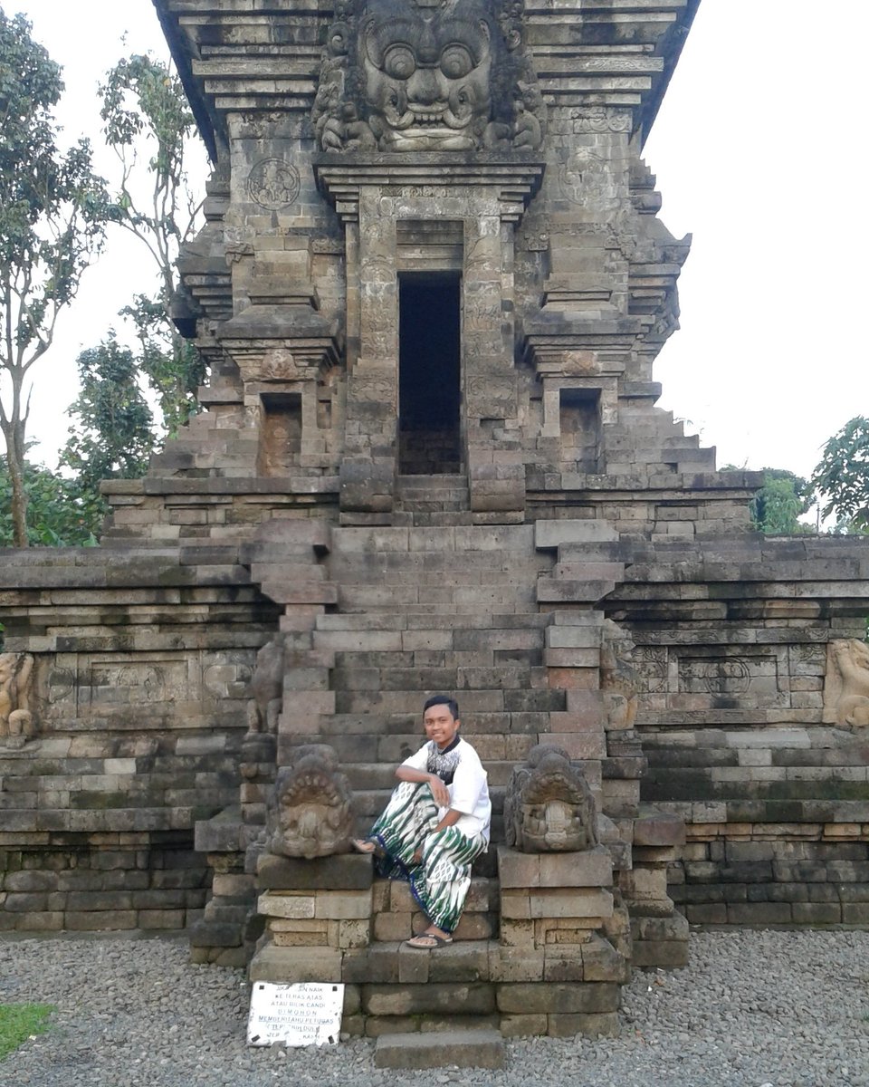 IsaArnatik's tweet photo. Orang yg berjiwa besar adalah orang yg mempunyai 2 hati.1 hati untuk menangis dan 1 hati untuk bersabar😉 https://t.co/uYMSERkEGe