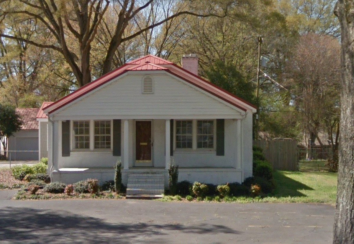 JellyTreeCLT's tweet image. We&apos;re happy to welcome our new tenant Dr. Pearl Wong Counseling to 4914 Monroe Rd.  A homegrown #Oakhurt tenant staying in the &apos;hood and expanding.  #Charlotte #crowntown