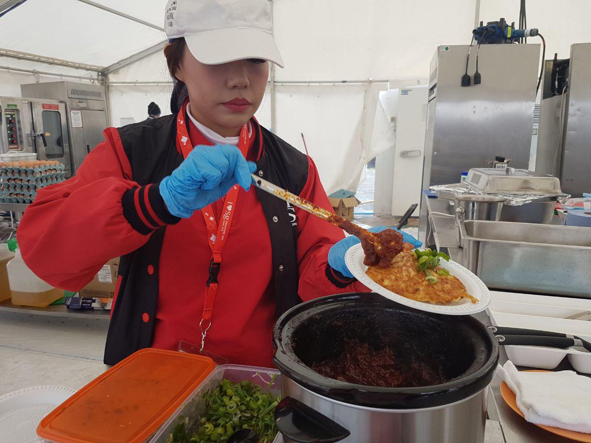 straits_times's tweet photo. Chicken rice, chilli crab and satay: A taste of home at Singapore Day 2018 in London https://t.co/Hx9FxvCBG3 https://t.co/jVoQT8bdiO