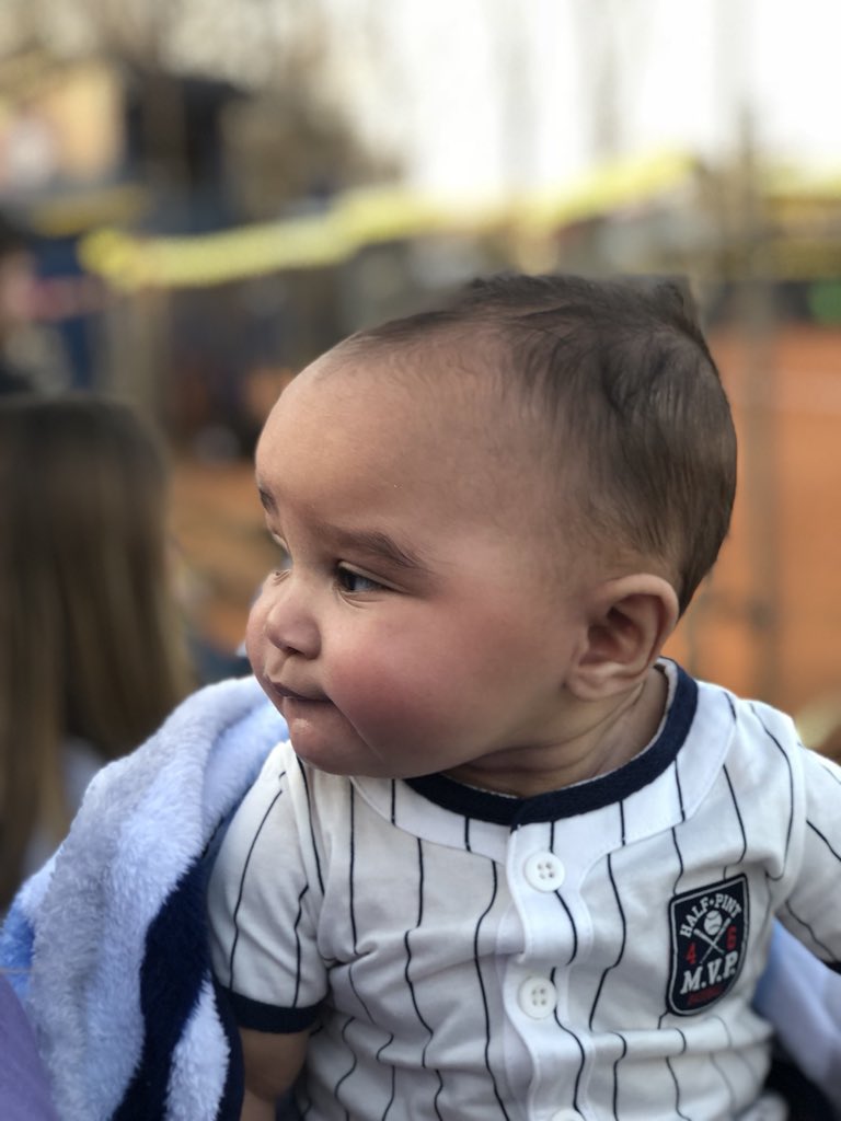 lilmae16's tweet photo. When you see someone coming that you don’t like 😂😂 https://t.co/4lnhuHrKnH