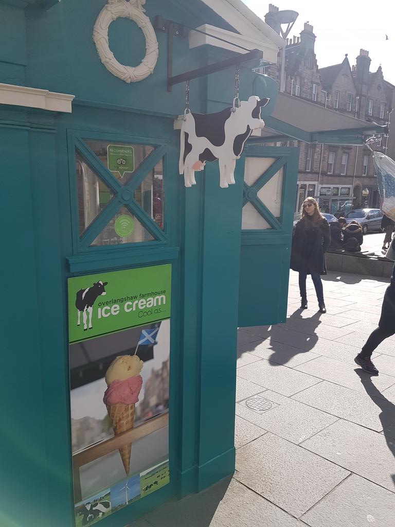 OverLangshaw's tweet photo. Morag the cow is back in the Grassmarket! Sun is shining and I am selling ice cream 😍🍦🙌🍦 Woohoo❤Come visit us☕🍦🐄 #icecream #hotcrossbunflavour #coolas https://t.co/a3kKQWcvQm