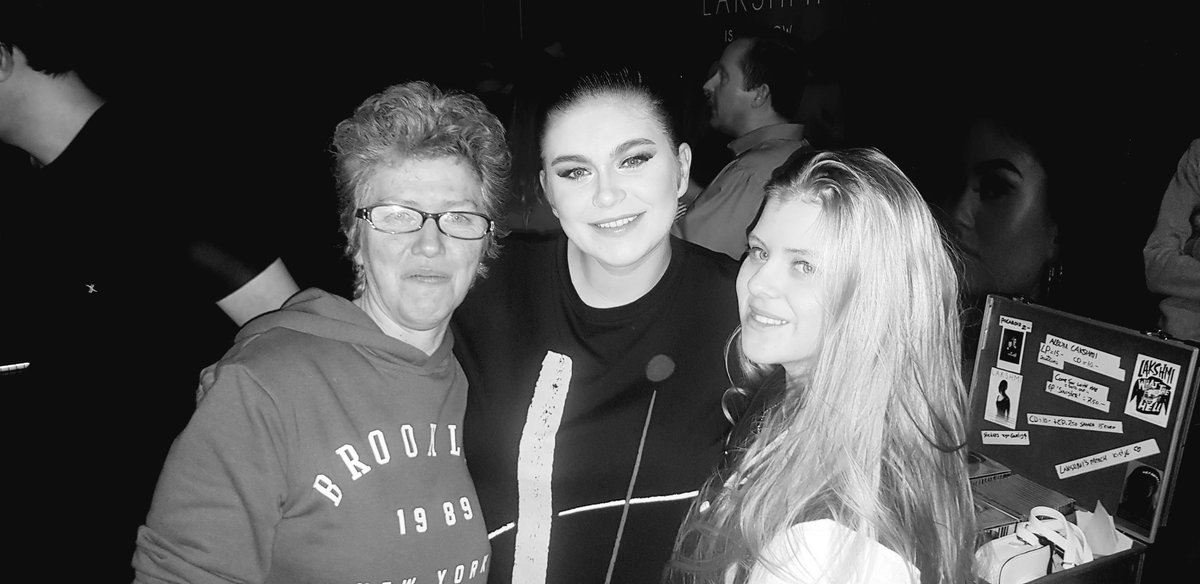 michellesmit30's tweet image. We gaan  jullie missen  was zo gezellig bij jullie  ❤😭❤ 
@LAKSHMImusicNL @RoxeanneHazes @arthurstoker