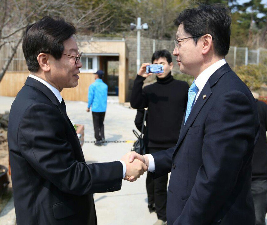 <경남과 경기의 압도적 승리를 위해>
누가 뭐라해도 김경수와 이재명은 원팀입니다.