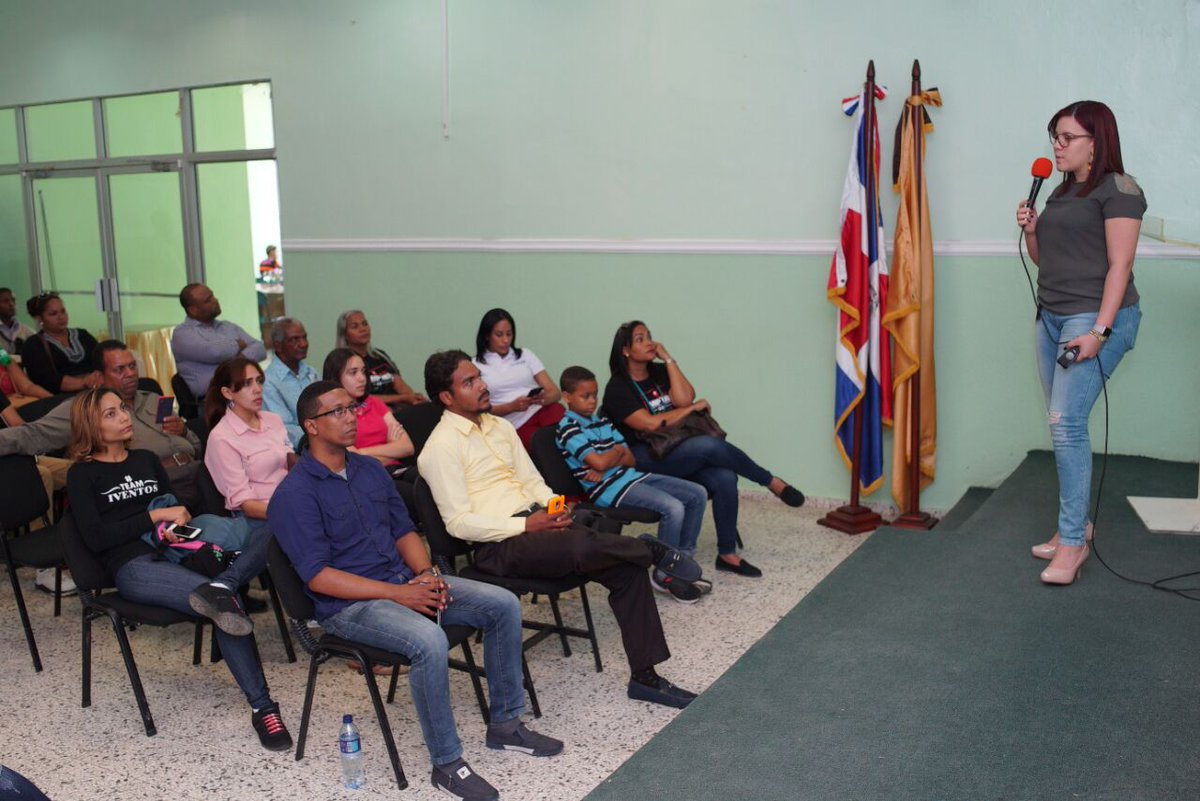 OnapiRD's tweet photo. | AYER |
En el marco de la #RutaMipymes en Cotuí desarrollamos la Charla "Nombres Comerciales y Formalízate", impartida por Emely Martínez, en la cual instruimos a emprendedores sobre como formalizar su empresa o negocio a través de los servicios por ventanilla única.
#SomosONAPI https://t.co/aawIbGaBni