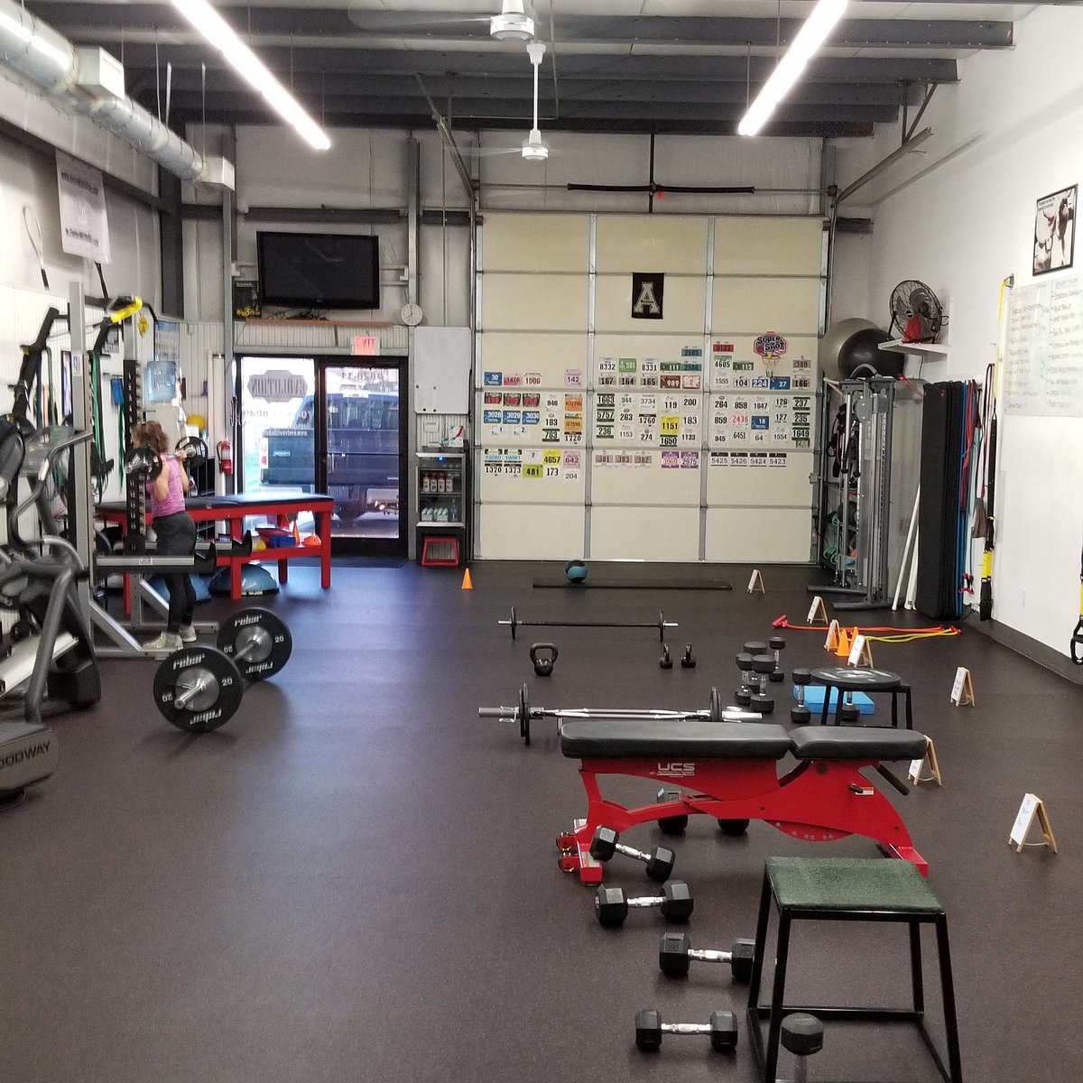 sredmond4evolve's tweet photo. The playroom got a little messy this week! Yes my OCD was a little elevated for those who know me but it was well worth the sweat. #evolvewithshane #trainhard #strengthspeedpower #lifting #strong #strength #fitness #challengeyourself #workouts https://t.co/dHYw4YYSgF