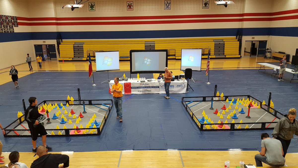 GwynnChristmas's tweet image. I'm at Hillwood Middle ready for Robotics Competition where are you? #HMS #PLTW #Huskyrobotics #KCAL #KISD