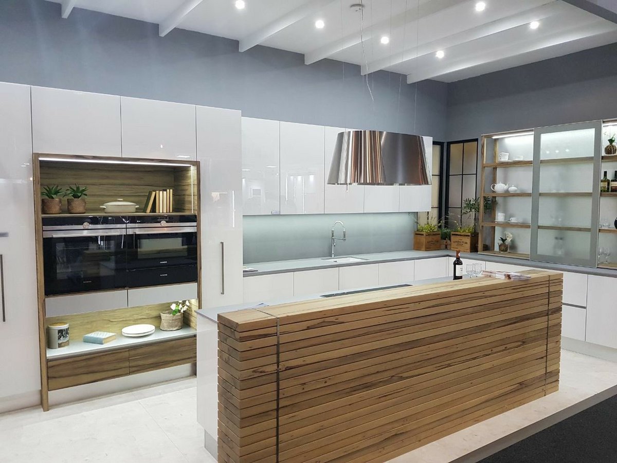 decorexSA's tweet photo. One of our exciting features at every show - @Franke_SA Kitchen Trends Project. Crestwood kitchen, Expert Kitchens and Interiors, Bespoke Designs &amp; Kitchen Spectrum created ‘An Expression of Colour’ into their kitchen designs using the latest Franke products. #decorexdbn18 https://t.co/LuKFBiyk8l