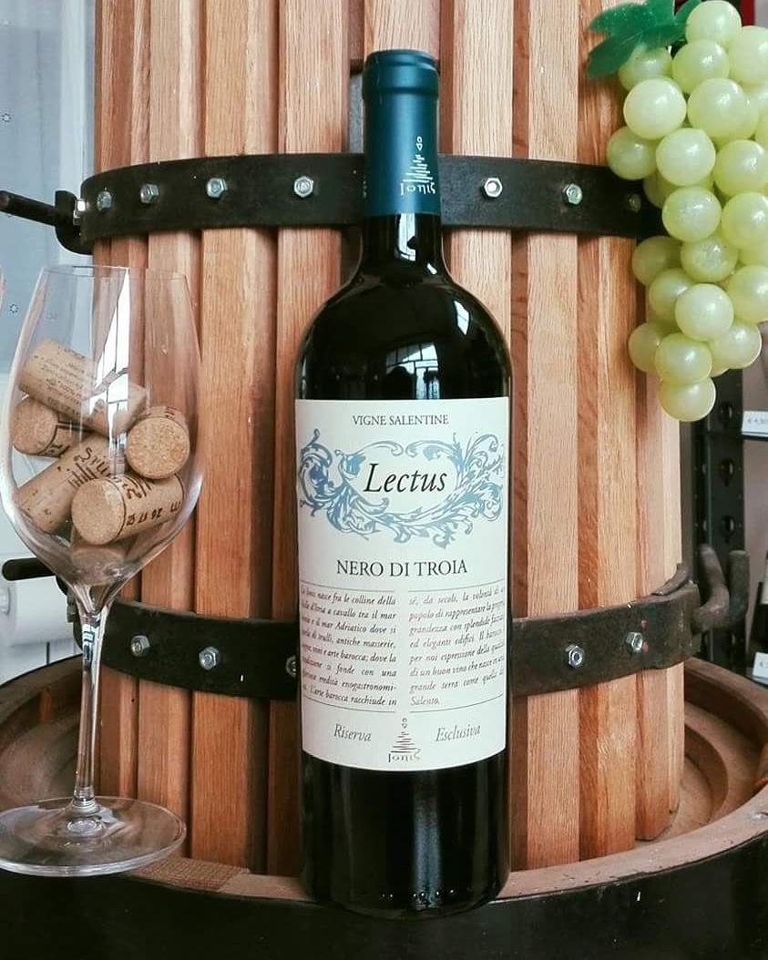 cantineIonis's tweet photo. 🍷Lectus- Nero di Troia Cantine Ionis : A ruby red wine with violaceus nuances, fruity and spicey scents.
#restiling #wine #vignesalentine #neroditroia
#wino #czerwone #rødvin #vinho #instantwine #ionis #vinoitaliano #vinochepassione #italianwine #vinitaly https://t.co/Vq267NA5bV