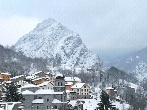 VivePicos's tweet photo. La ruta en #4x4 pasa por #OsejadeSajambre #PicosdeEuropa #SemanaSanta 
Foto: HotelCuna del Sella https://t.co/tZnoDINwY4