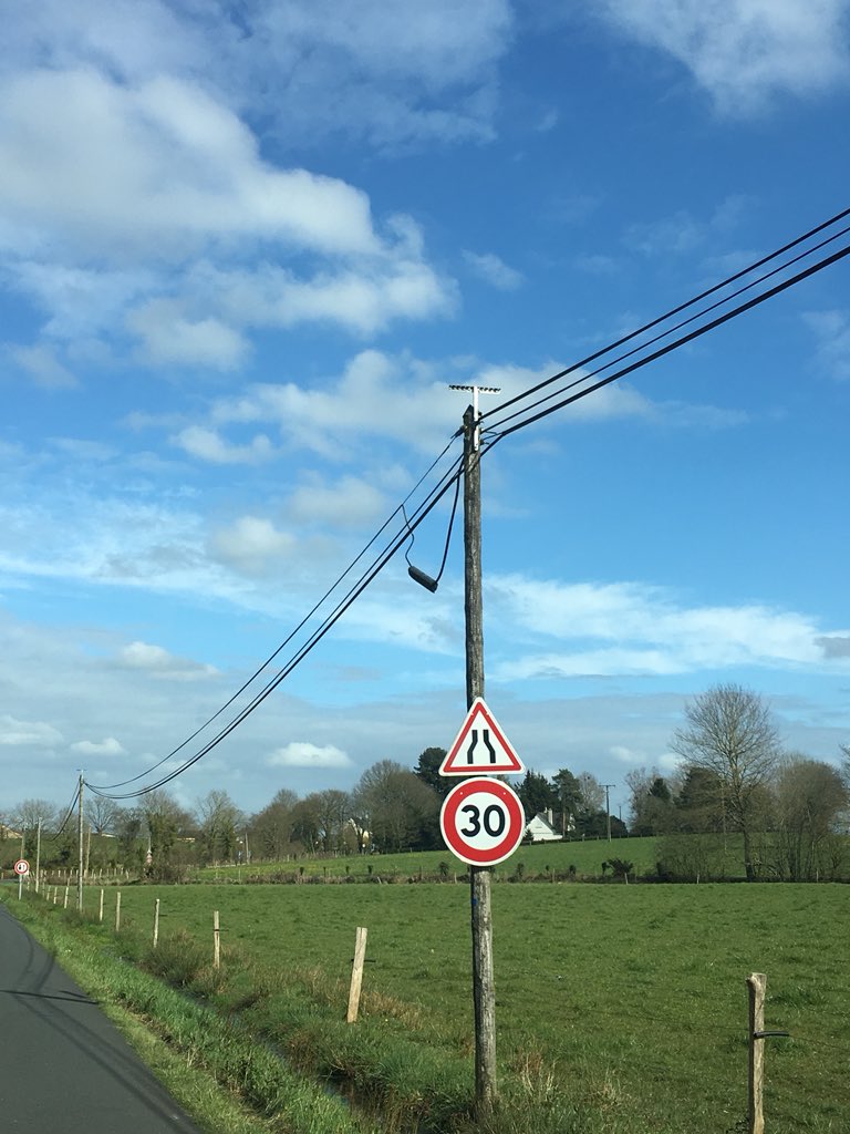 _arnaudr's tweet photo. #bouclelocale Appuis en attente de déploiement fibre https://t.co/96ExyVc8aI