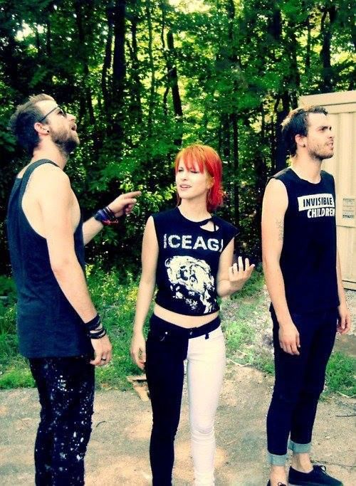 LorettaTheSnake's tweet photo. I'm not sure who these people are but I'm standing up.....with some trees #StandUpForTrees https://t.co/O6J5WMNXYs