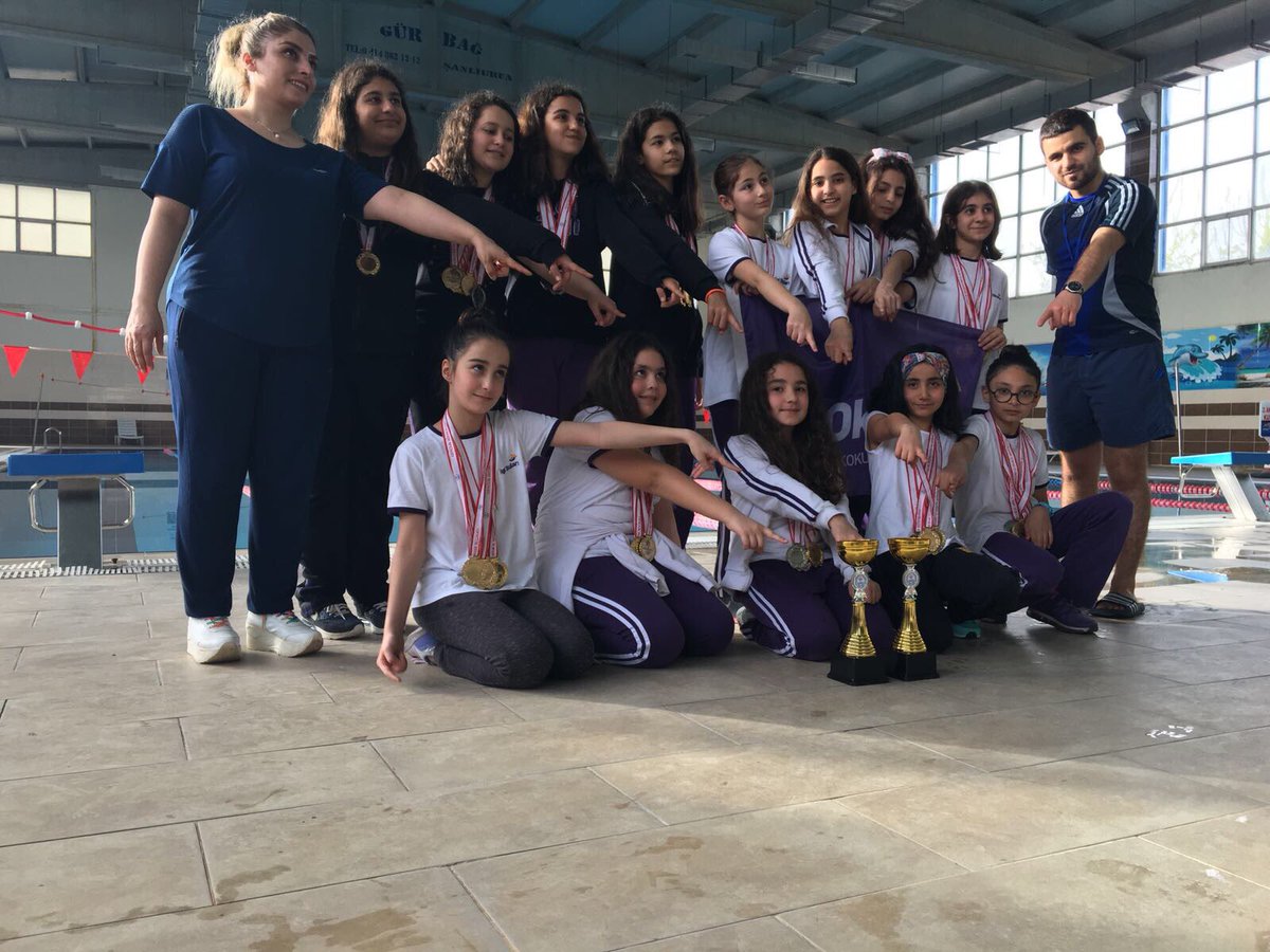 ilgiokullari's tweet photo. Okul Sporları Yarışmalarında Kız Yüzme Takımımız, Minikler ve Küçükler Kategorisinde 33 Altın Madalyanın 31’ini Alarak Açık Ara İl https://t.co/bNX2z3GAZv Oldu https://t.co/3GrEKrlZUu