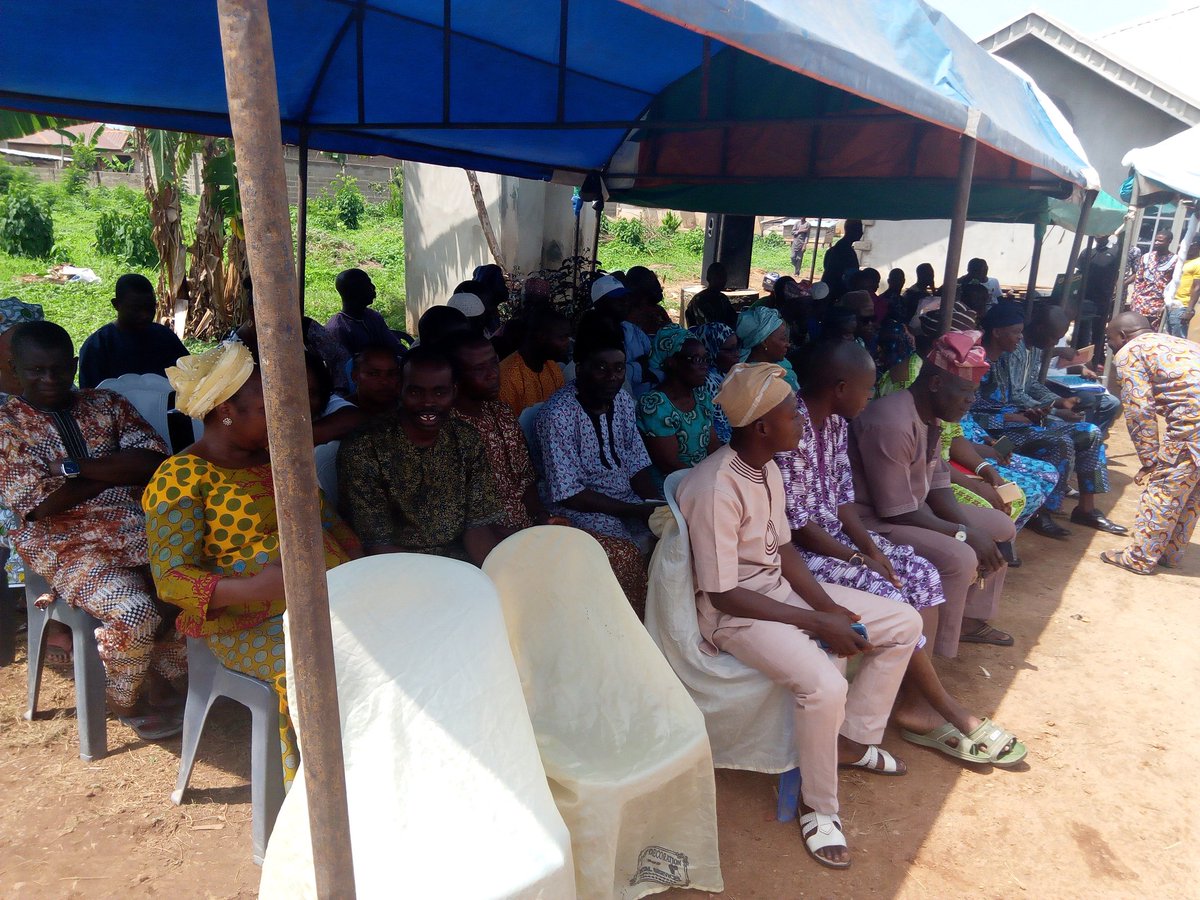 EdenorthAC's tweet photo. #PromiseKept

All is set for the commissioning of 500KVA transformer donated to the good people of Oke Awere community, Owode Ede by Ede North Area Council led by Hon. Mukaila Uthman Beile. @raufaregbesola @alabiwale29 @rconnect247 @prinxadeyemi @OSUN_APC @OsunInformation https://t.co/rxVdA6u98g