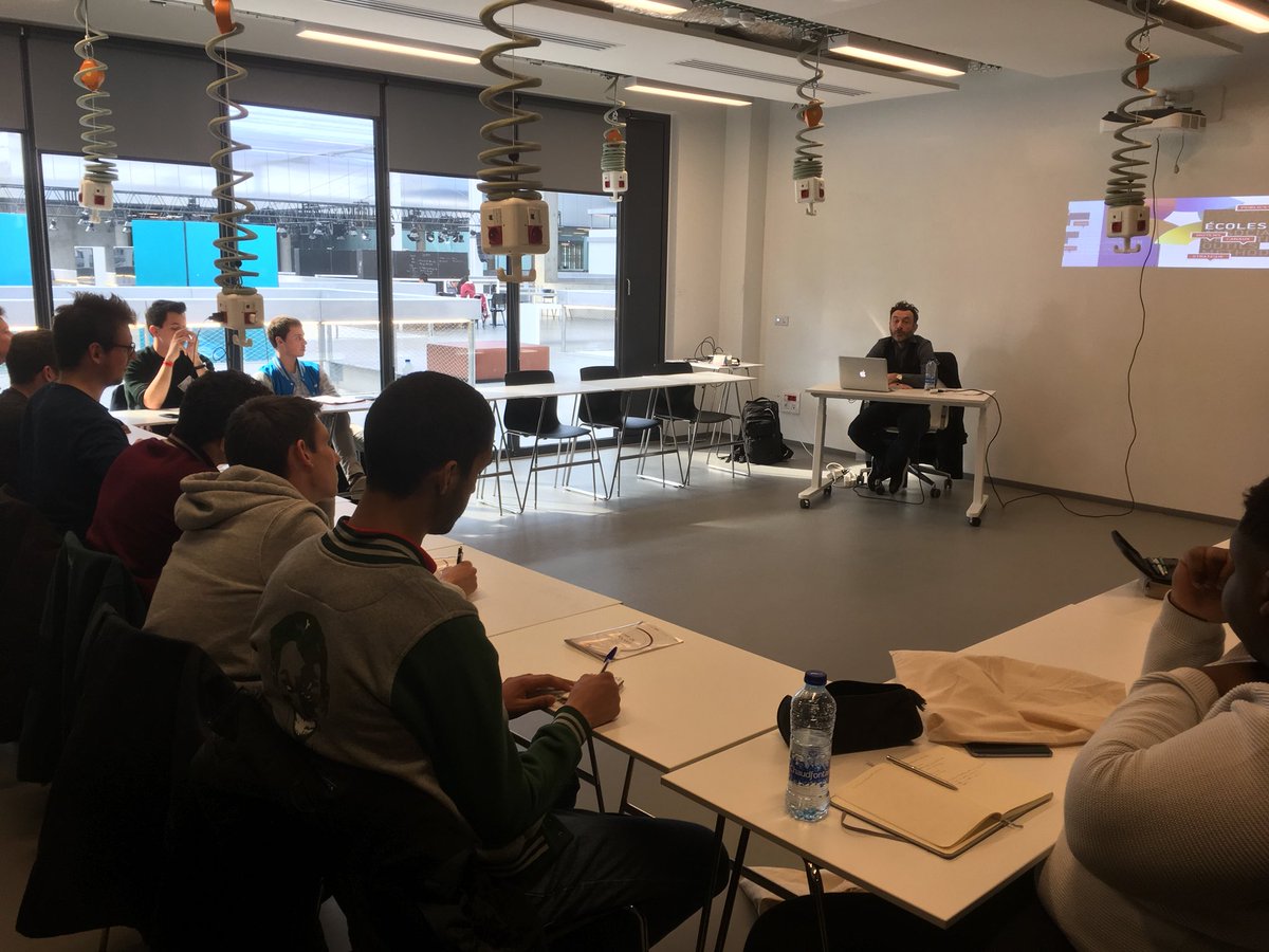 On passe aux tables rondes ! Des étudiants et des professionnels, venus pour donner des formations à tous nos participants !