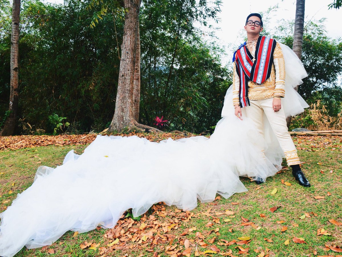 judeisjude's tweet photo. My grad outfit was inspired from an 18th century tattooed Mindanao prince-slave who was exhibited and skinned at Oxford University when he died in London lol
#FashionDesignerDiaries
#GraduateInStyle
#MakilingDiaries https://t.co/1Cf5XYSPtp