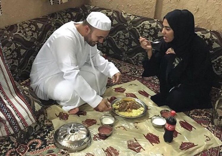 arewashams's tweet photo. The beloved Prophet  صلى الله عليه وسلم Said:
Eat together and not separately, for the blessing is associated with the company.💞 https://t.co/1HktxoyEBt