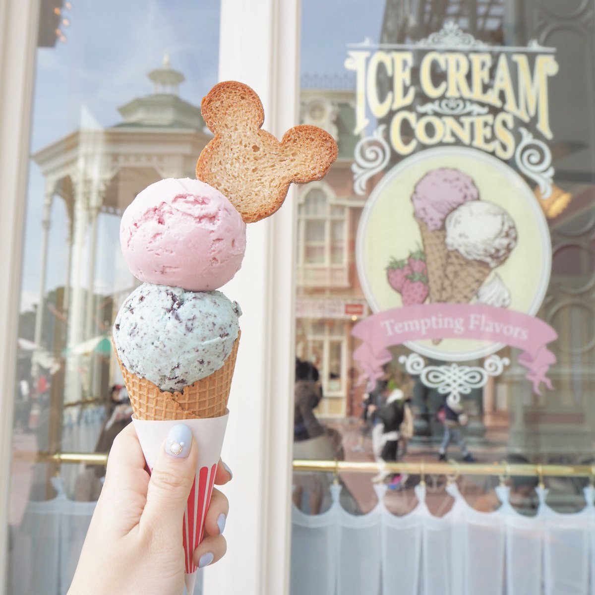 Kaori No Twitter 本日ディズニーで食べたもの これプラス醤油バターポップコーン 久しぶりの東京ディズニーランド たのしかった 朝8時 から行って疲れて18時過ぎに退散 制服の子たちが多くて懐かしかった 次は来月 フロリダのwdwことウォルトディズニーワールド