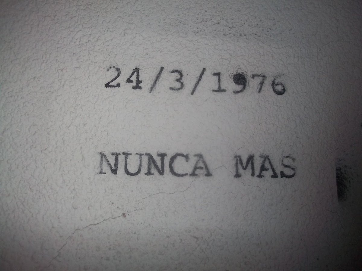 napojj's tweet photo. Barcos y naúfragos oyen sus voces, les dicen "Nunca, nunca, olviden nuestros nombres". #30milsomostodos https://t.co/MF7KMLIJJY