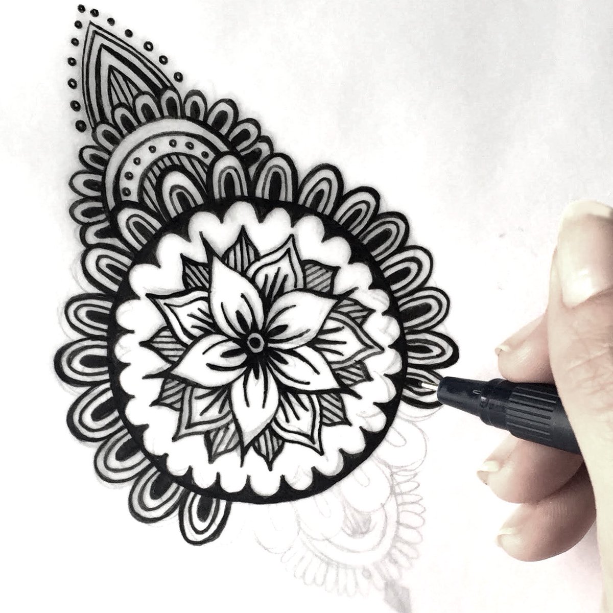 toptabledesign's tweet photo. A before and after....Deva starting an ink drawing for some new invites, to the finished result 🖋💌
#inkdrawing #indianwedding #custominvites #patterns #weddinginspiration https://t.co/8aj6wpRhMl